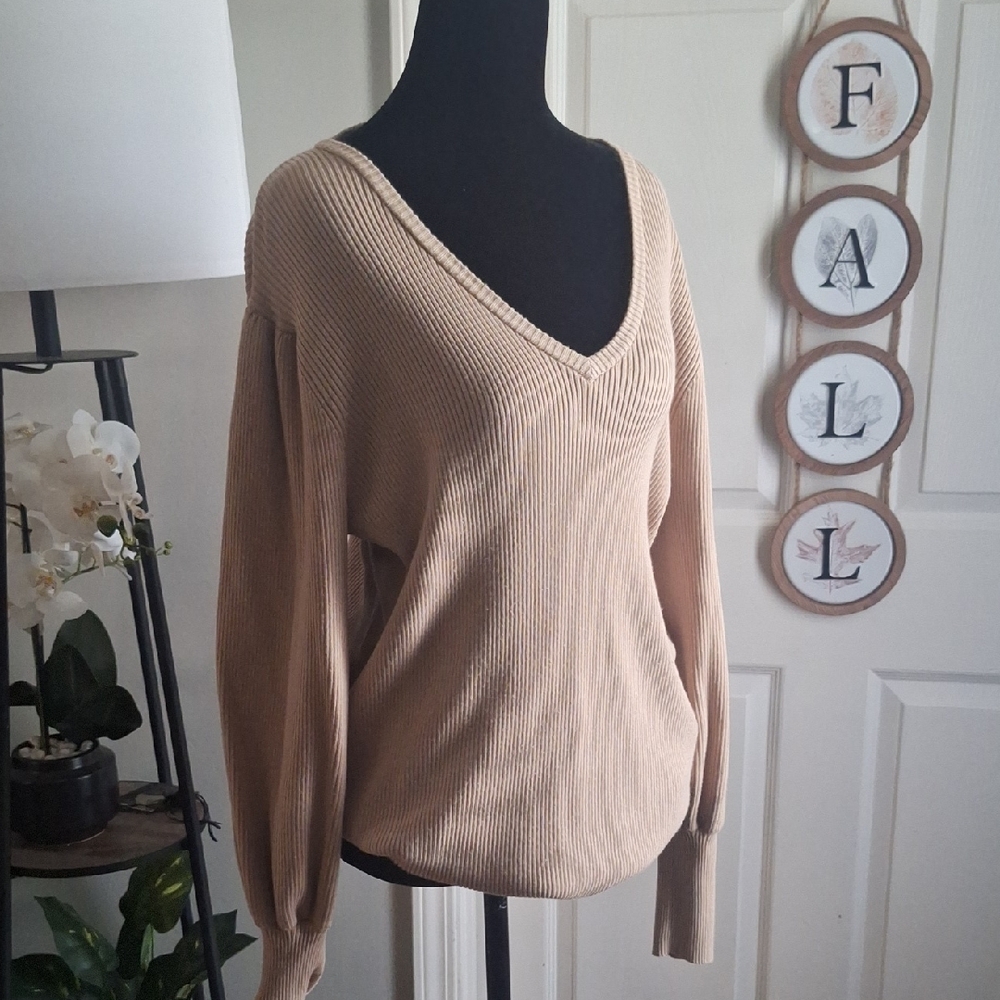 Cato V-Neck Sweater - Tan